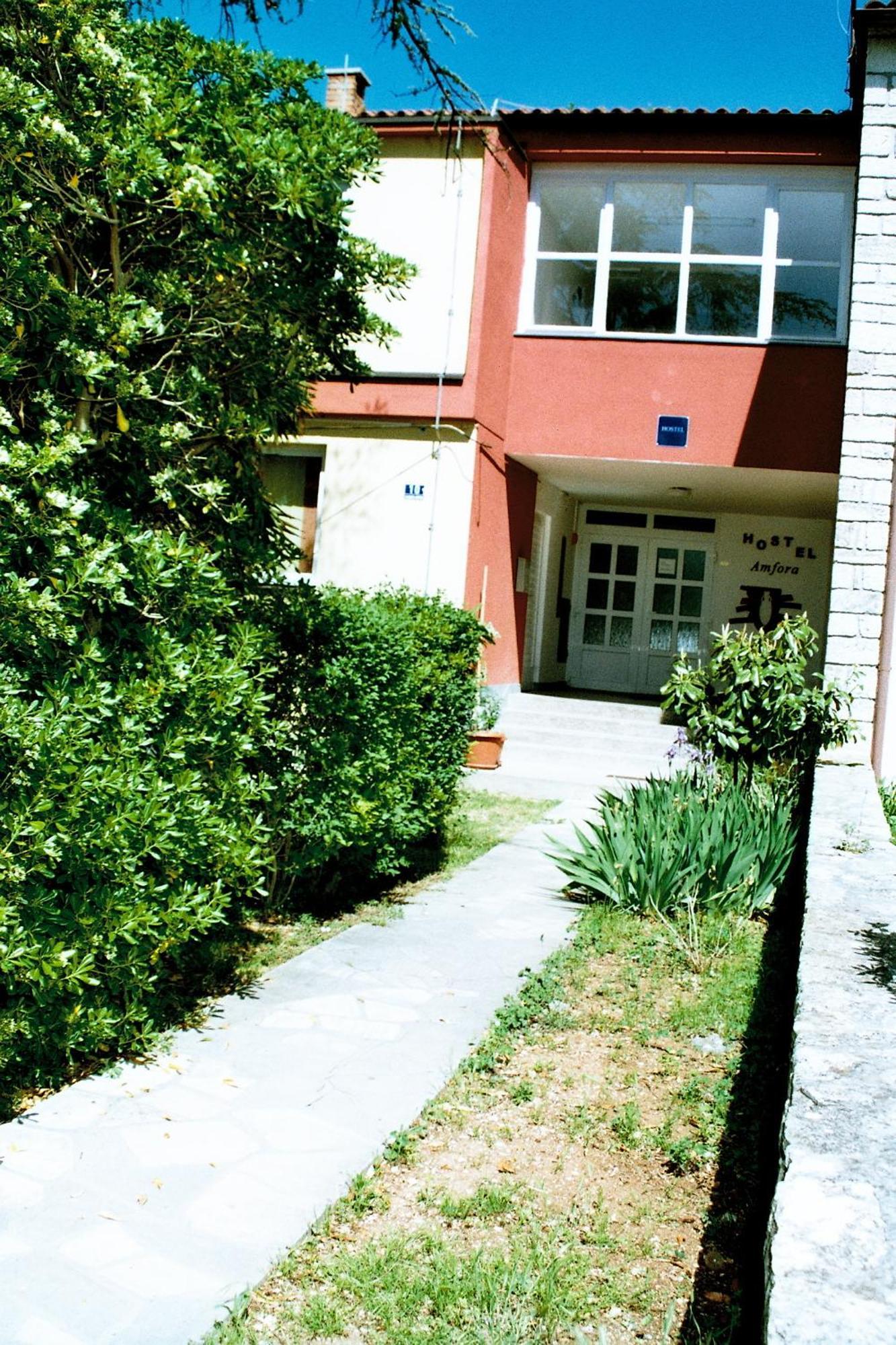 Hostel Amfora *